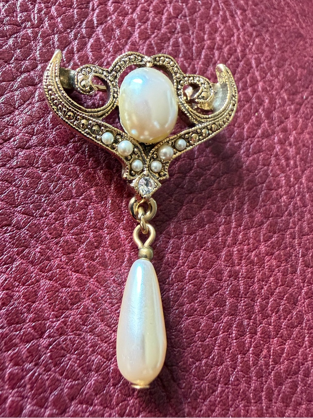 Vintage 1928 Co. Victorian Gold Faux Pearl Dangle Brooch Pin